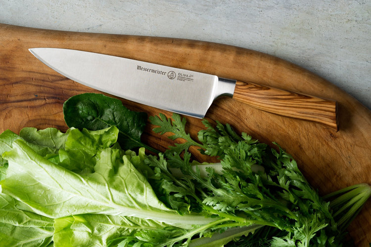 Oliva Elité Knife_Cutting Board_Lettuce