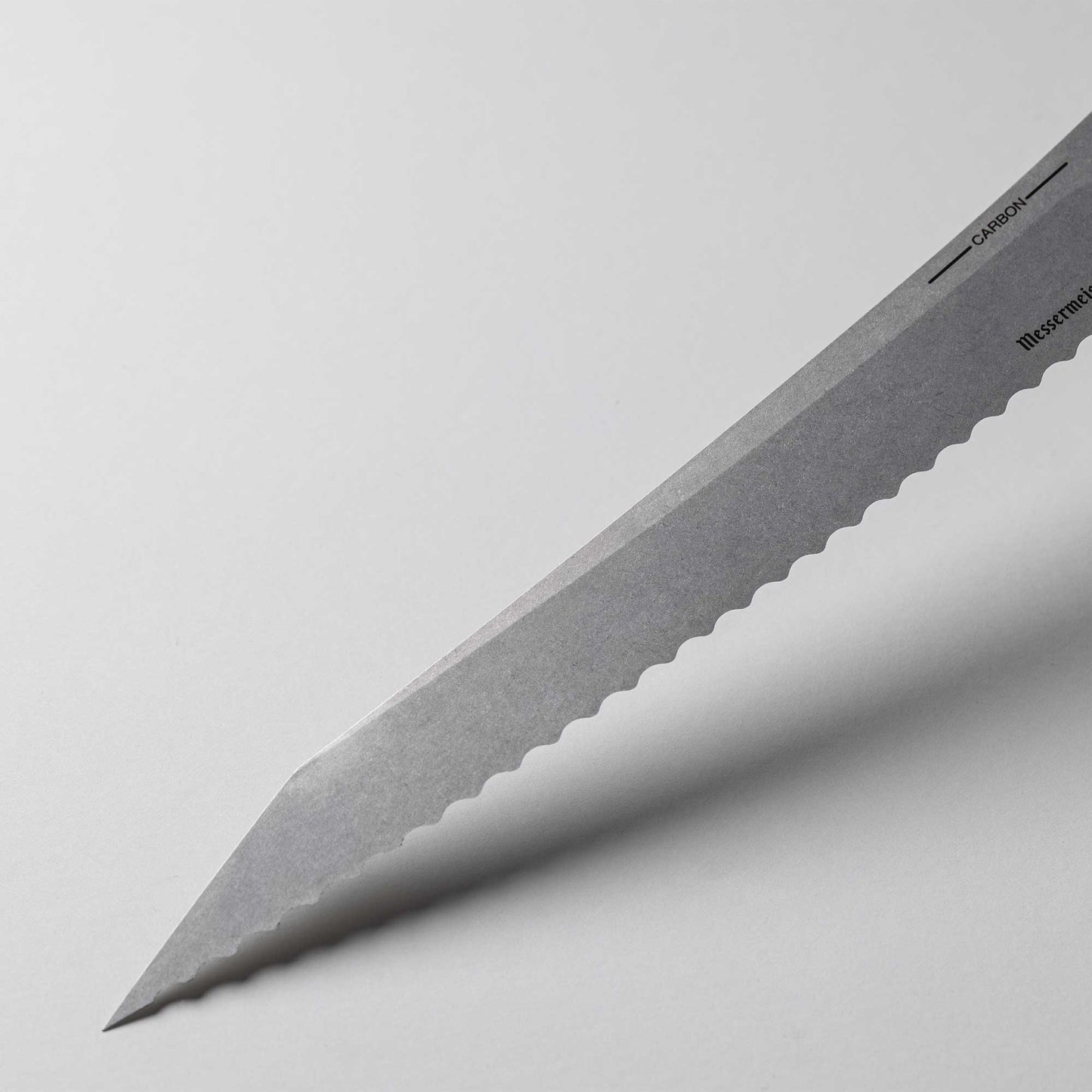 CARBON 23 CM SCALLOPED SLICER